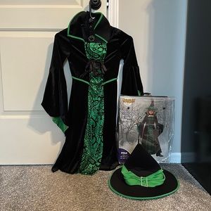 🎃Halloween🎃 Child size small Witch costume. Includes dress, hat, and necklace